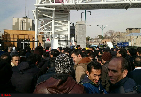 پیگیری همسان‌سازی و مستقیم شدن قرارداد، بازهم کلاه‌زردها را به تجمع کشاند