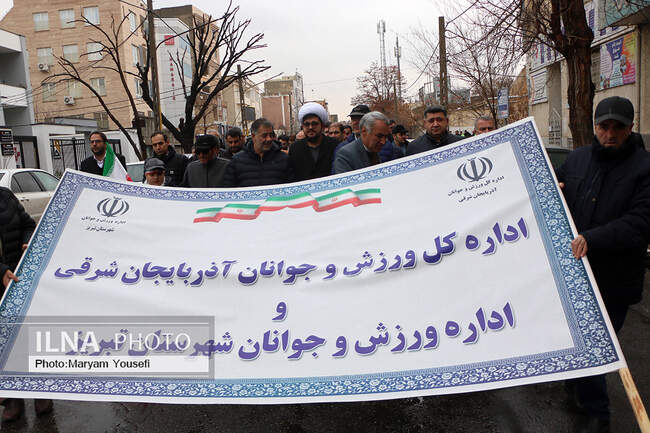 حضور مردم تبریز در راهپیمایی ۲۲ بهمن