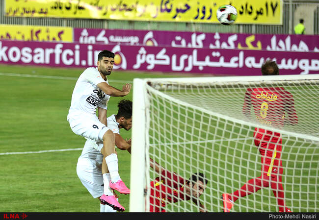 دیدار تیمهای پرسپولیس تهران و نفت تهران
