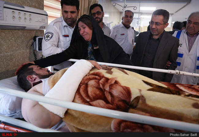 بازدید رئیس اورژانس کشور و معاون درمان وزیر بهداشت از مصدومان تصادف اتوبوس زائران اربعین