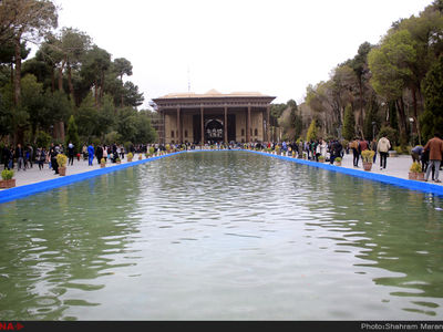 چهلستون به احترام زمین خاموش می‌شود 