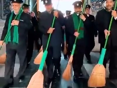 آیین جارو کشی حرم امام رضا (ع) را ببینید + فیلم