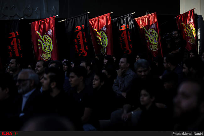 آیین برافراشتن پرچم عزا بر فراز بلندترین سکوی پرچم ایران