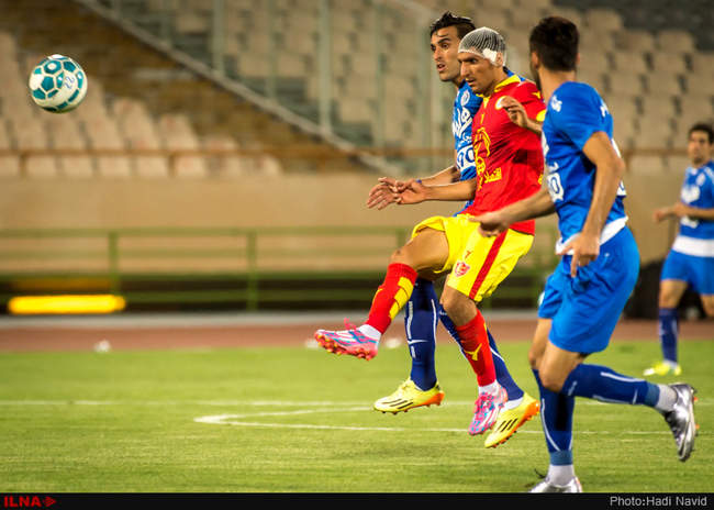 لیگ برتر فوتبال ۱۳۹۵: استقلال تهران - نفت تهران