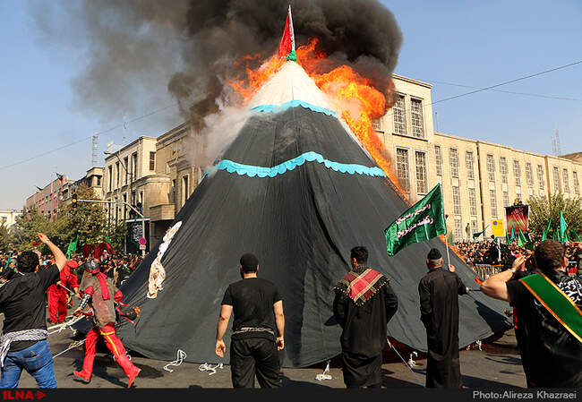 مراسم عزاداری و خیمه سوزان روز عاشورا در بازار تهران