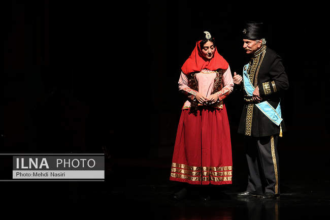 نمایش «باغ شب‌نمای ما» به کارگردانی هادی مرزبان