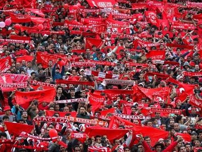 شعار "حیا کن رها کن" هواداران تراکتورسازی علیه عباسی