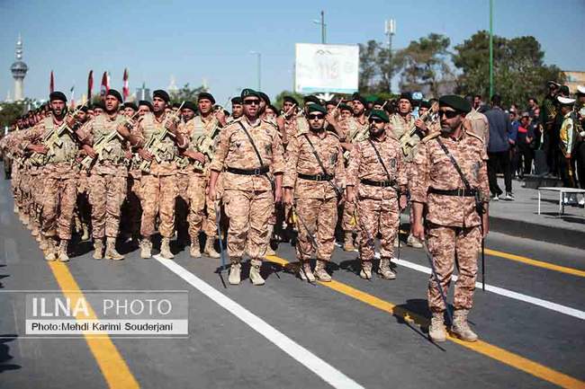 رژه ارتش به مناسبت روز ۲۹ فروردین در اصفهان