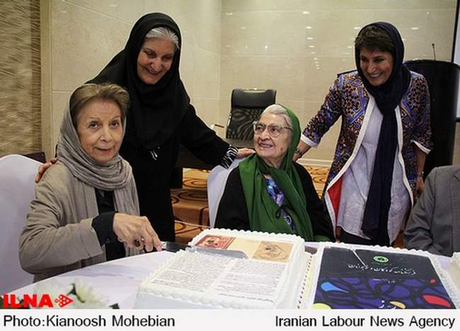 مراسم تقدیر از توران میرهادی و رونمایی از جلد پانزدهم فرهنگنامه کودک