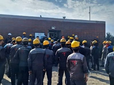 کارگران کک سازی طبس به کاهش مزایای مزدی و رفاهی اعتراض کردند 
