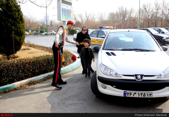 ادای احترام مردم  به جانباختگان حادثه پلاسکو 