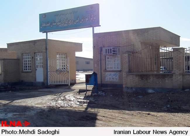 شرایط بسیار نامناسب جاده‌ای فنی و حرفه‌ای هندیجان