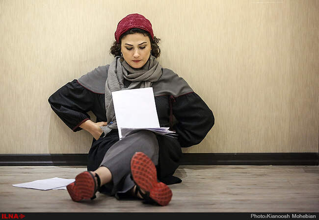 تمرین نمایش «یک دقیقه و سیزده ثانیه» به کارگردانی شهرام گیل آبادی