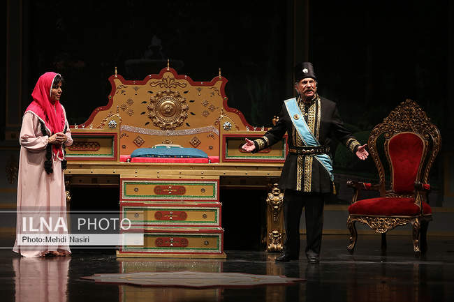 نمایش «باغ شب‌نمای ما» به کارگردانی هادی مرزبان