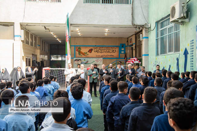 بازدید رییس کنفدراسیون اتحادیه کارمندان بخش عمومی ترکیه از دبستان ا