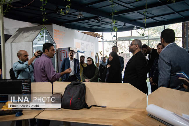 بازدید معاون توسعه کارآفرینی و اشتغال وزارت کار از کارخانه نوآوران آ