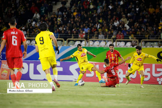 دیدار تیم فجرشهیدسپاسی شیراز و فولاد خوزستان