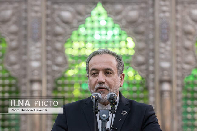 وزیر خارجه در حرم امام