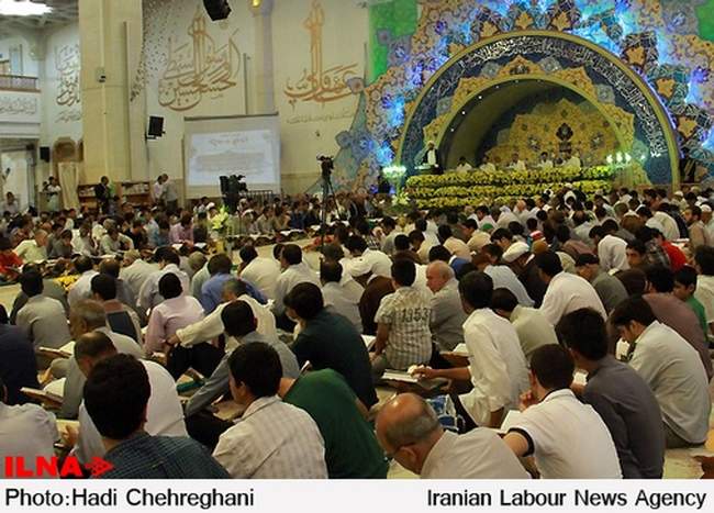 جزء خوانی قرآن کریم با حضورمردم قم در حرم حضرت فاطمه معصومه(س)