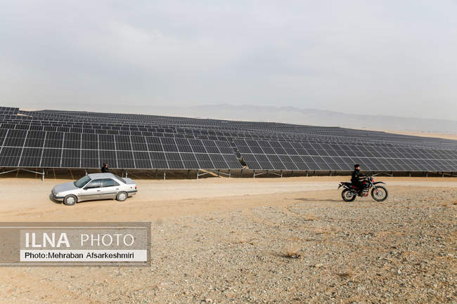 بازدید اصحاب رسانه از نیروگاه خورشیدی