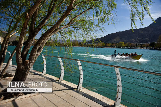 مسافران نوروزی و تفریحات آبی در «دریاچه کیو»