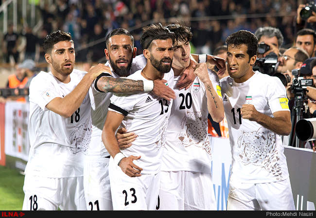 مسابقه فوتبال بین دوتیم ایران و کره جنوبی