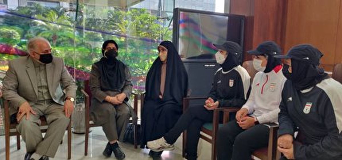 دیدار سرکنسول ایران در بمبئی با کادر فنی تیم ملی فوتبال بانوان