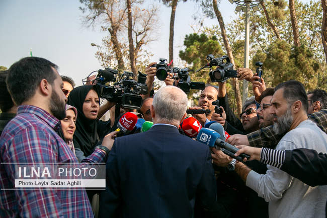 حاشیه جلسه هیات دولت - ۷ آبان