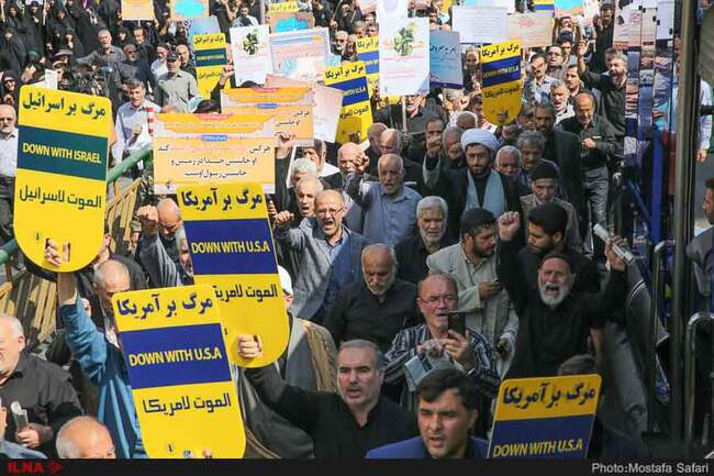 راهپیمایی نمازگزاران در اعتراض به سخنان رئیس جمهور آمریکا