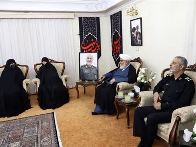 دیدار حجت‌الاسلام گلپایگانی و سرلشکر موسوی با خانواده‌های شهدای اقتدار