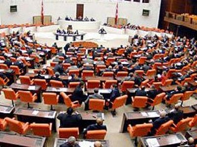 پارلمان ترکیه مجوز عملیات نظامی این کشور در سوریه و عراق را تمدید کرد
