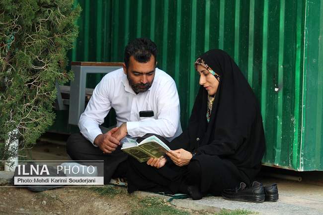 روز عرفه در گلستان شهدای اصفهان