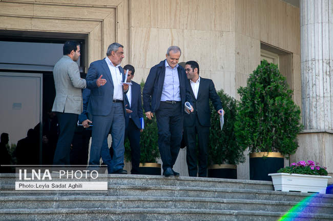 حاشیه جلسه هیات دولت - ۷ آبان