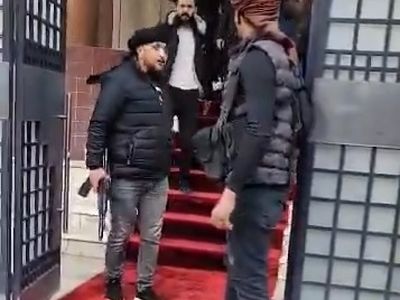 محمد قاضی الجلالی، نخست وزیر سوریه، خانه خود را ترک کرد تا اختیارات رسمی خود را به گروه های مسلح واگذار کند + فیلم