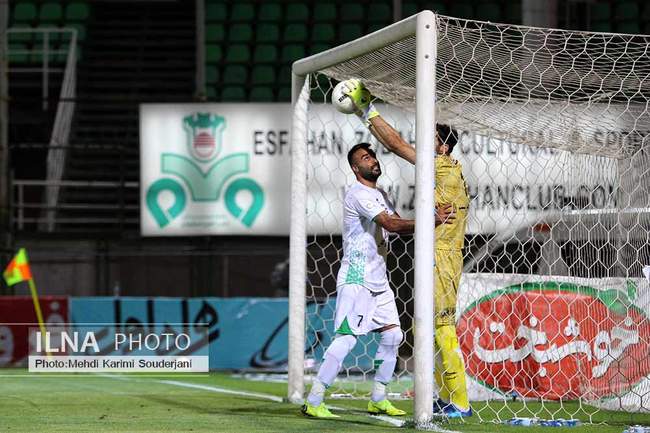 دیدار تیم های ذوب آهن اصفهان و سایپا