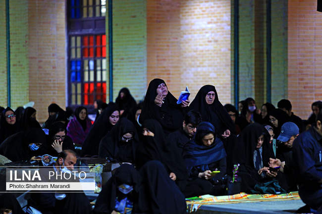 احیای شب بیست و یکم ماه رمضان در گلستان شهدا‎ اصفهان