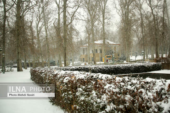 مجموعه فرهنگی-تاریخی نیاوران در یک روز برفی