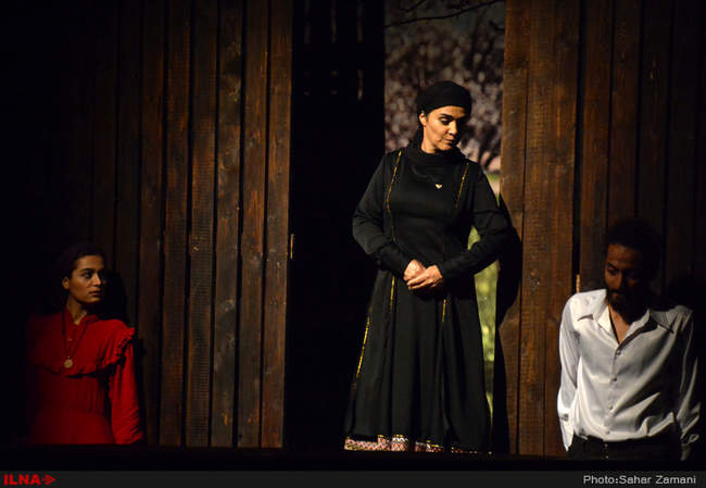 نمایش «مثل آب برای شکلات» 