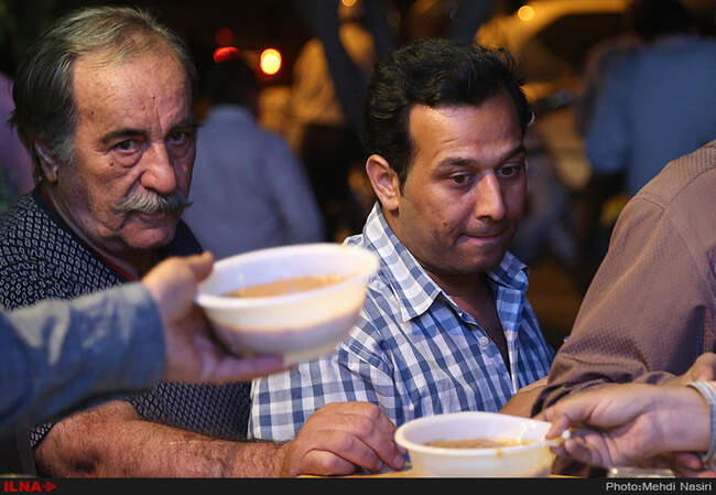 سفره های افطاری در خیابانهای تهران