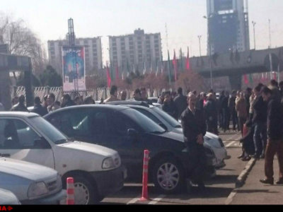 تجمع کارگران کنتور سازی وصنایع کم مصرف ایرانیان مقابل استانداری قزوین