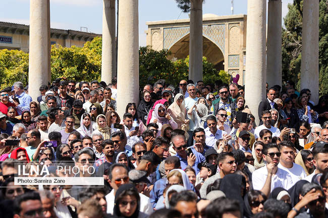 تحویل سال نو در آرامگاه حافظ