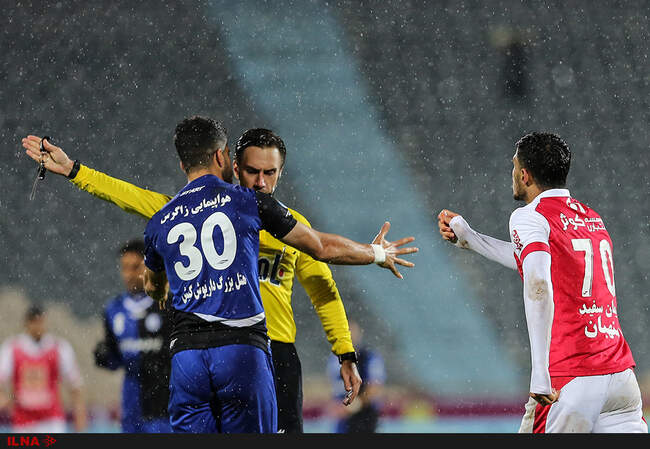 دیدار تیم های فوتبال پرسپولیس تهران و استقلال خوزستان