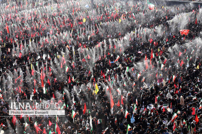 اقامه نماز بر پیکر رهبر شهید انقلاب در مصلای تهران/ 8