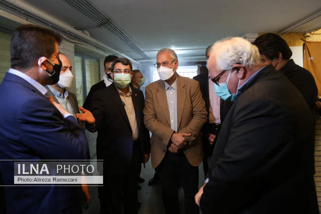 بازدید علی ربیعی از مرکز کارآفرینی جمعیت طلوع بی نشان ها