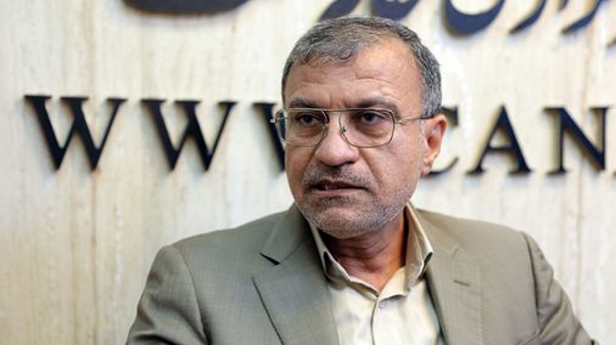 آتش در بندر شهید رجایی هنوز کامل خاموش نشده است/ برخی از اجساد کاملاً پودر شدند/ خانواده‌ کارگران بی‌شناسنامه هنوز نمی‌دانند چه اتفاقی افتاده است/ داخل کانتینرها کود شیمیایی بود