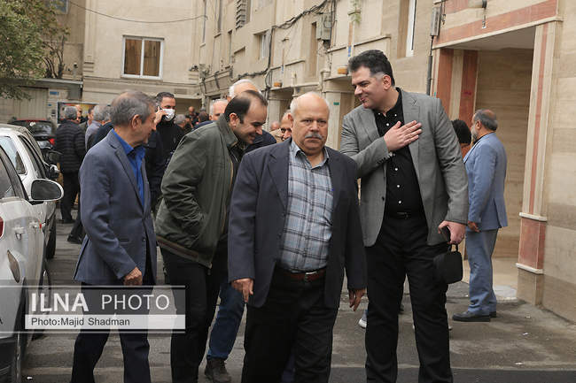  تشییع مرحومه مغفوره «زرین احمدی نژاد»