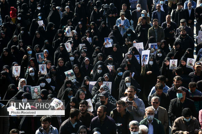 تشییع پیکر شهدای مدافع حرم در میدان امام حسین (ع)