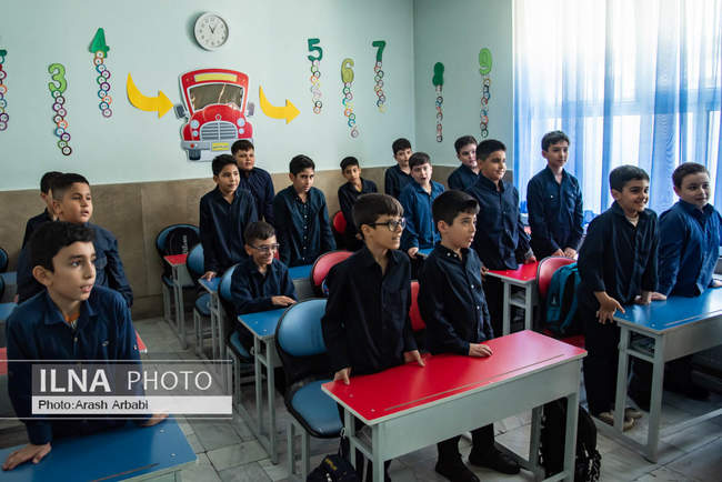 بازدید رییس کنفدراسیون اتحادیه کارمندان بخش عمومی ترکیه از دبستان ا�