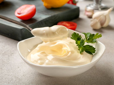 طرز تهیه سس مایونز خانگی بدون تخم مرغ