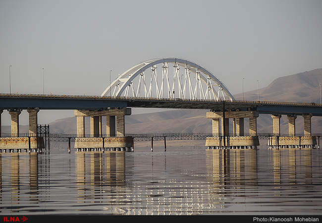 دریاچه ارومیه ، بزرگ‌ترین دریاچهٔ آب شور در خاورمیانه